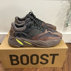 Yeezy Boost 700 Mauve